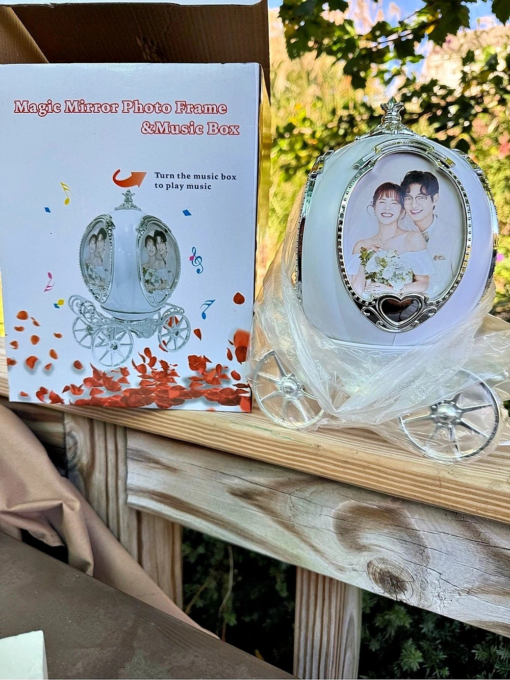 Magic Mirror Photo Frame & Music Box, White & Silver wedding cake Cinderella